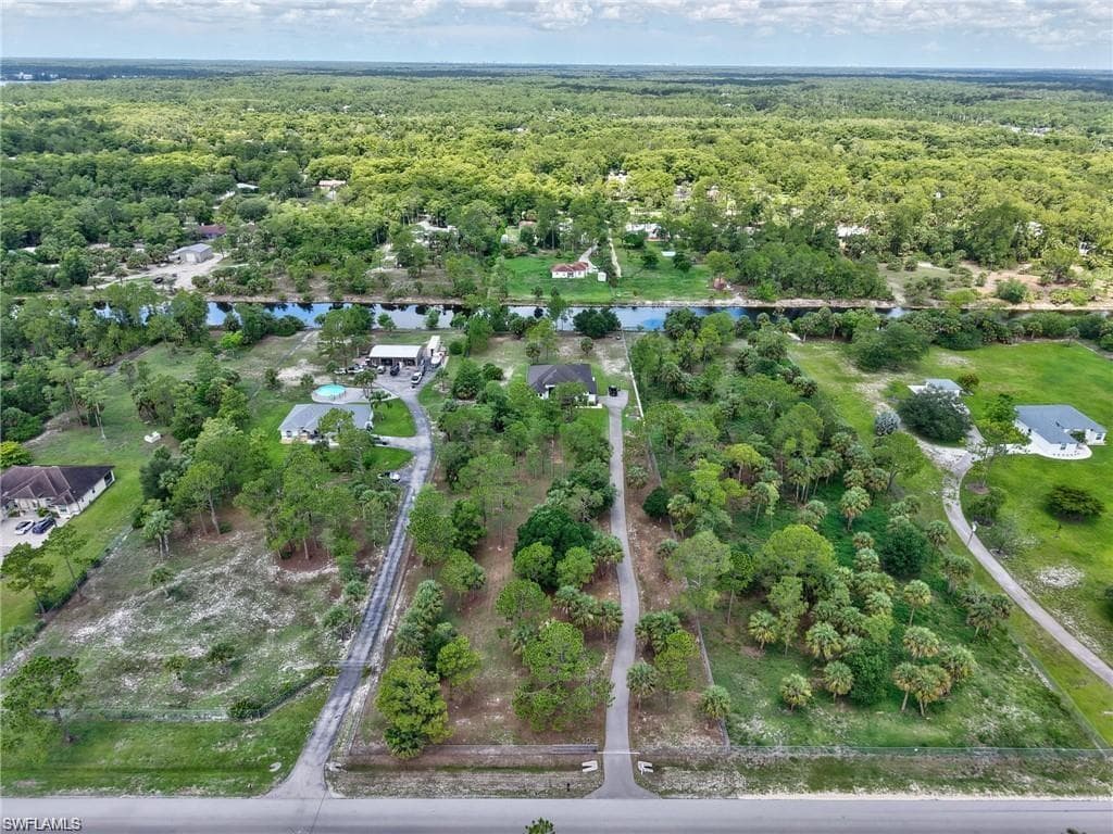 291 10th St SE, Naples, FL 34117-39