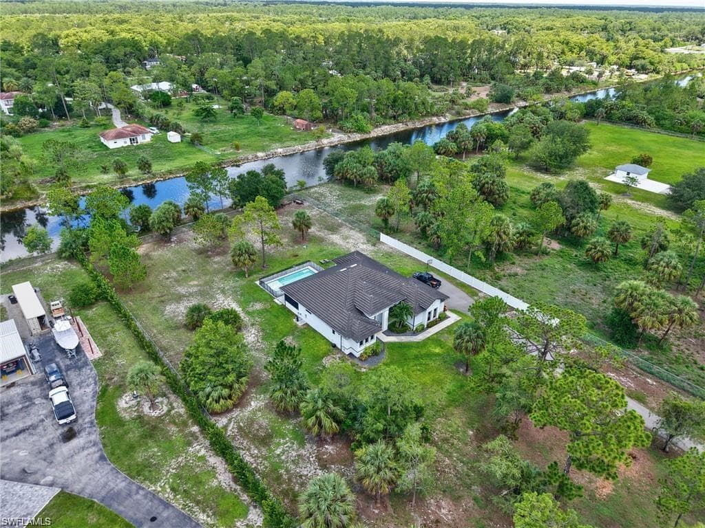 291 10th St SE, Naples, FL 34117-40