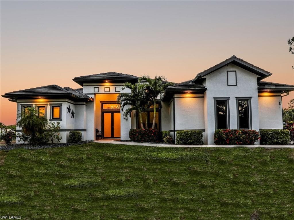 291 10th St SE, Naples, FL 34117-5