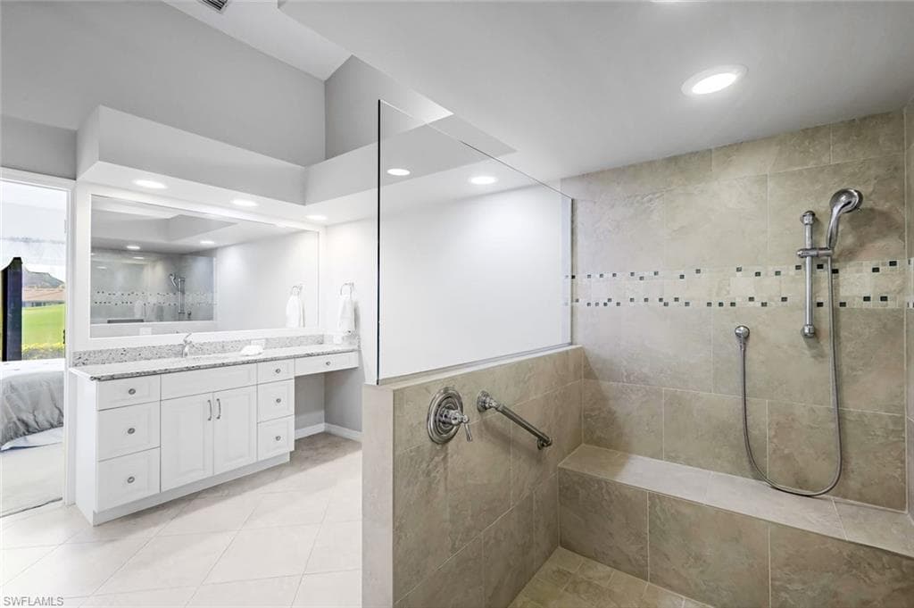 205 Deerwood Cir 103, Naples, FL 34113-12