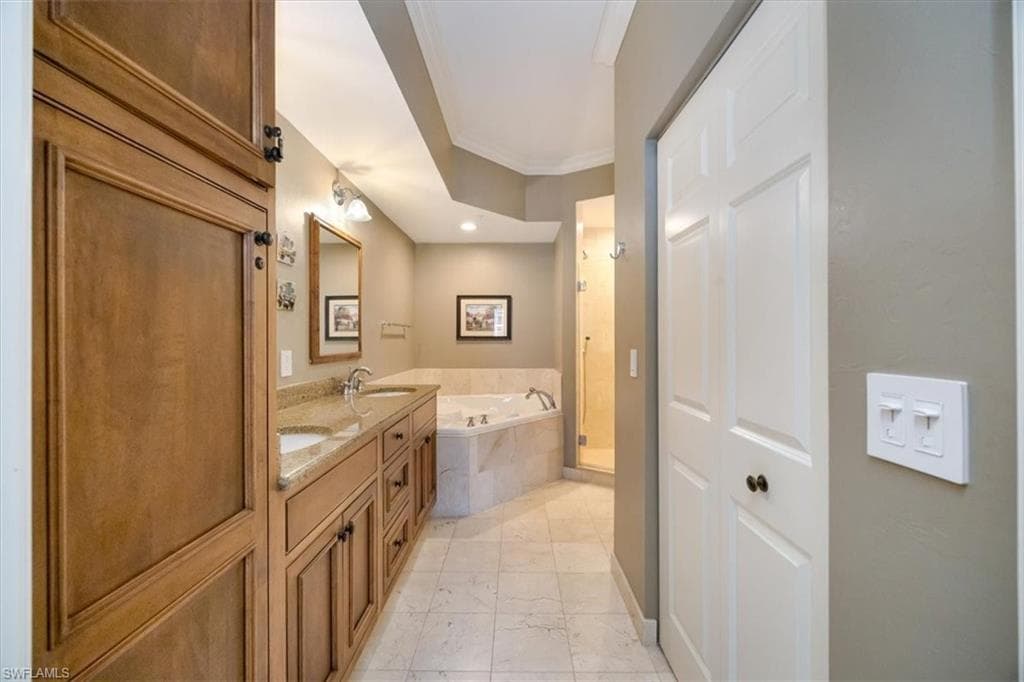 410 Bayfront Pl 2407, Naples, FL 34102-12