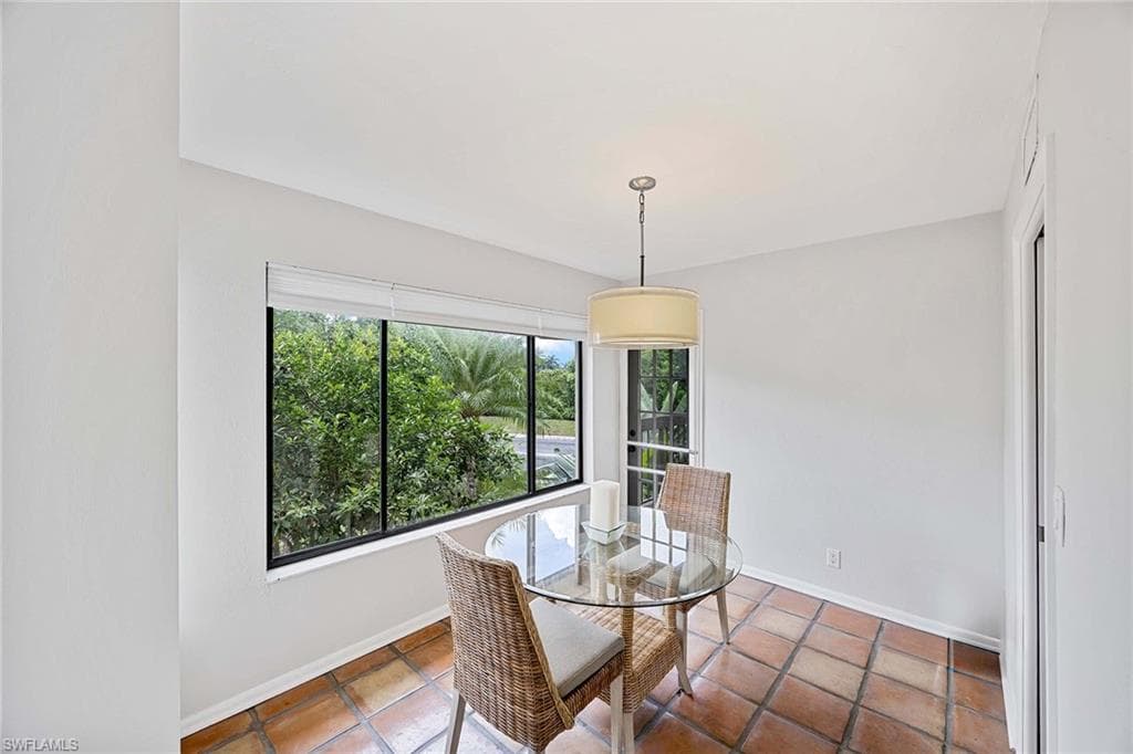 300 Misty Pines Cir C202, Naples, FL 34105-11