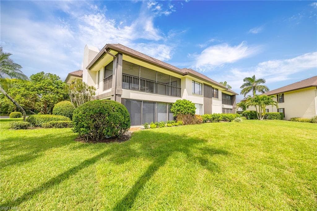 300 Misty Pines Cir C202, Naples, FL 34105-23