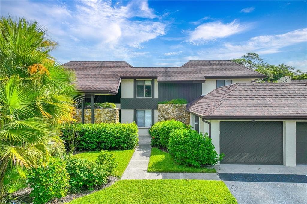 300 Misty Pines Cir C202, Naples, FL 34105-1
