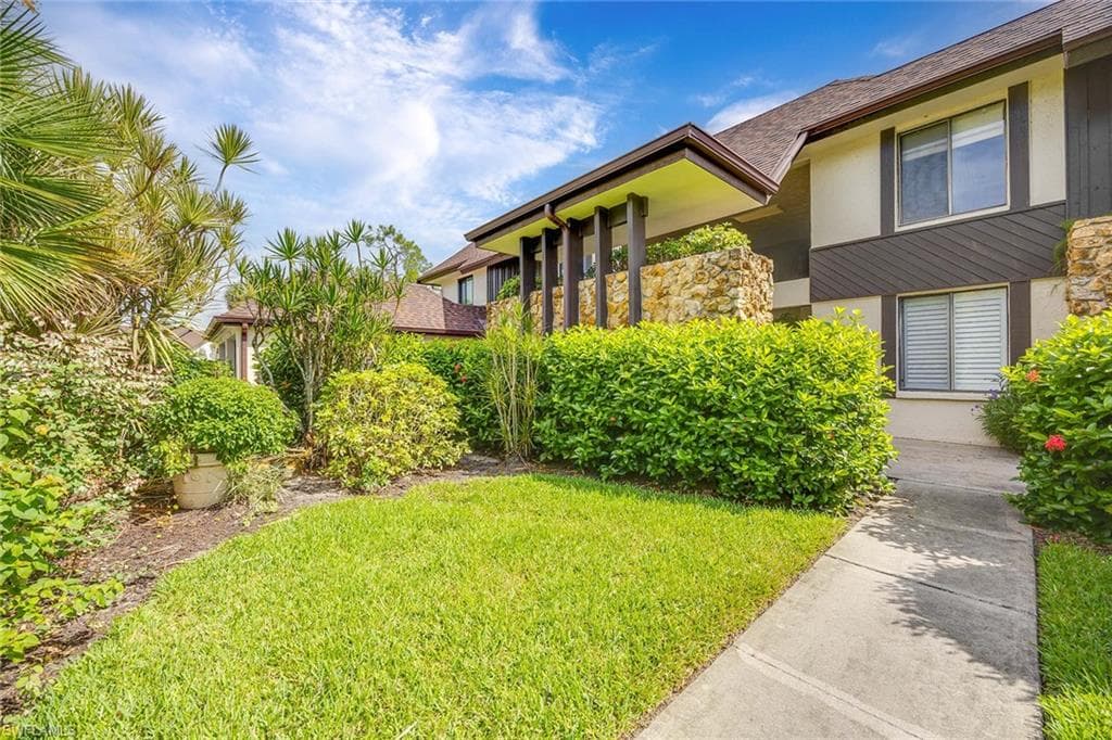 300 Misty Pines Cir C202, Naples, FL 34105-2