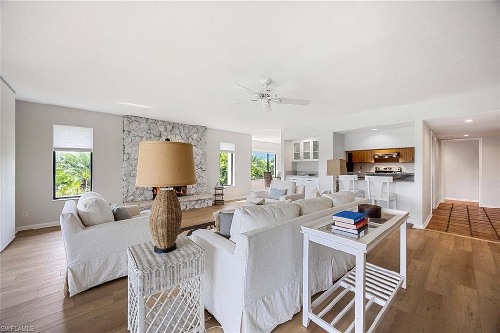 300 Misty Pines Cir C202, Naples, FL 34105-6