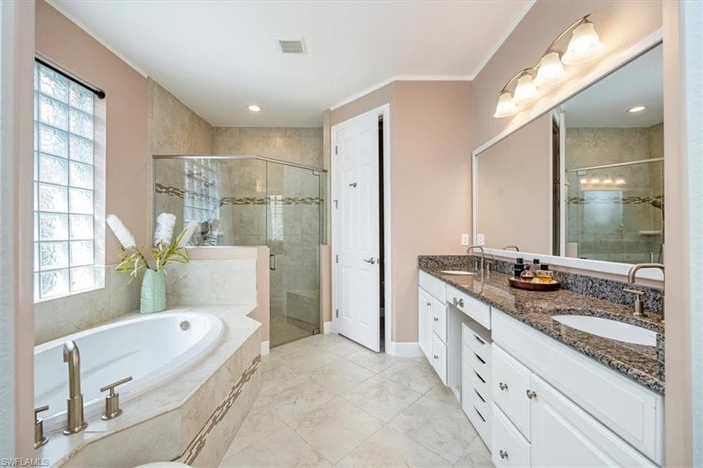 7831 Martino Cir, Naples, FL 34112-20
