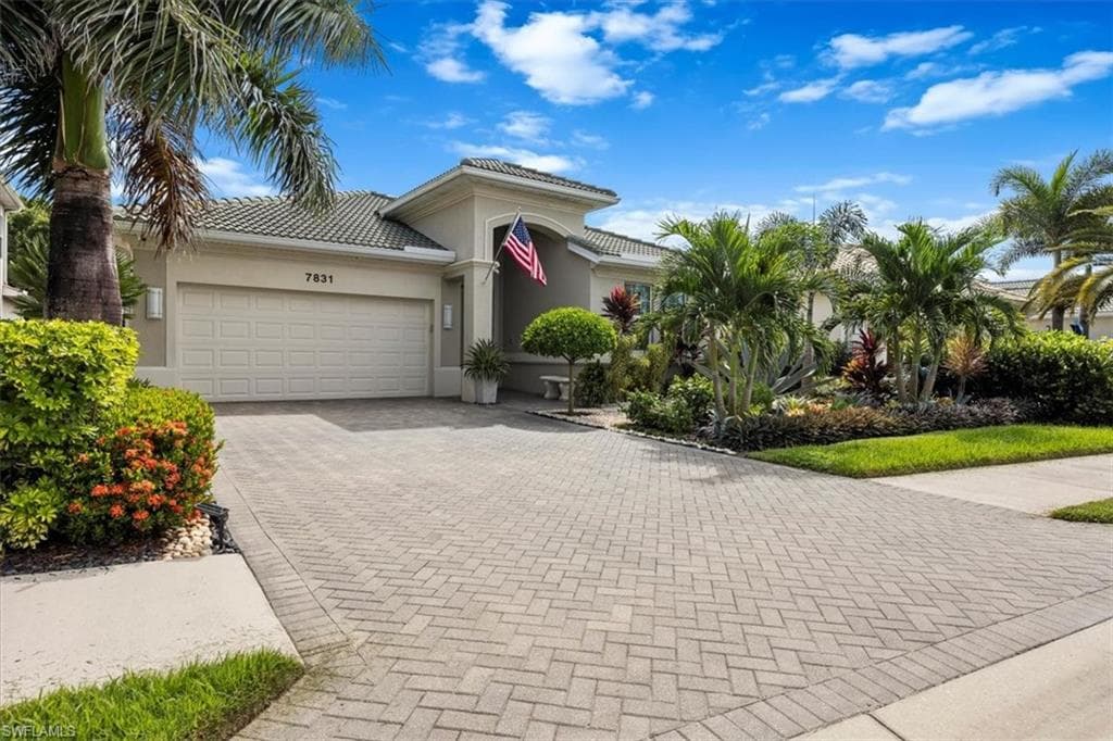 7831 Martino Cir, Naples, FL 34112-1