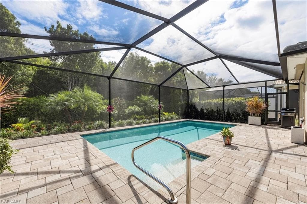 7831 Martino Cir, Naples, FL 34112-3
