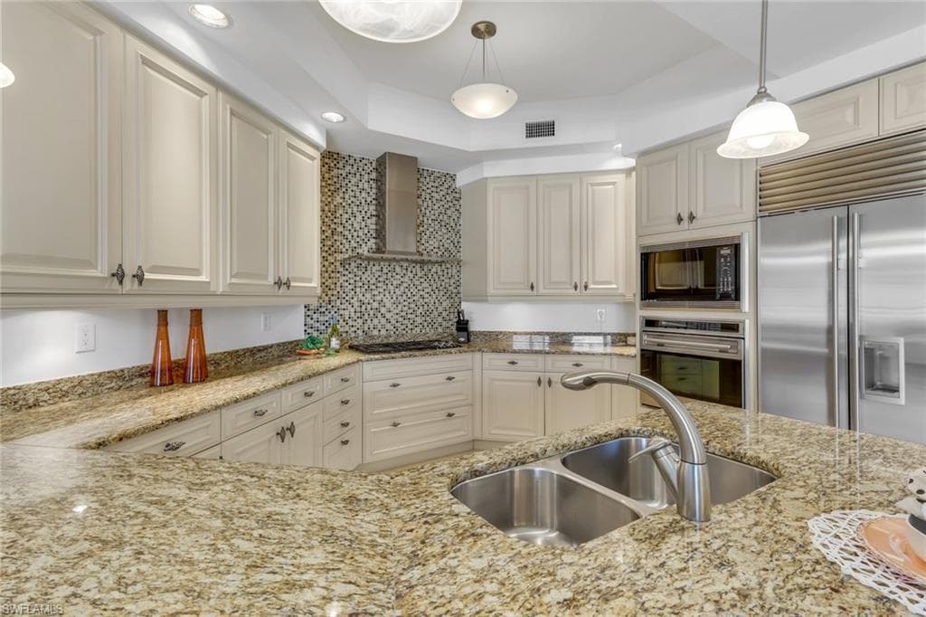 1540 5th Ave S 303d, Naples, FL 34102-10
