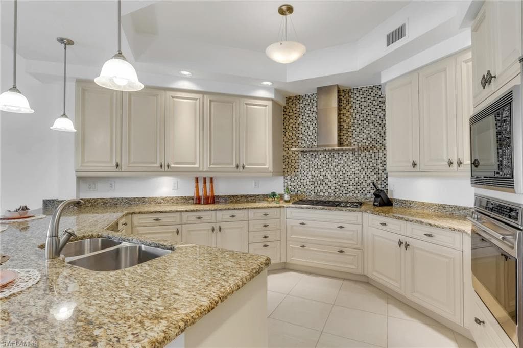 1540 5th Ave S 303d, Naples, FL 34102-11