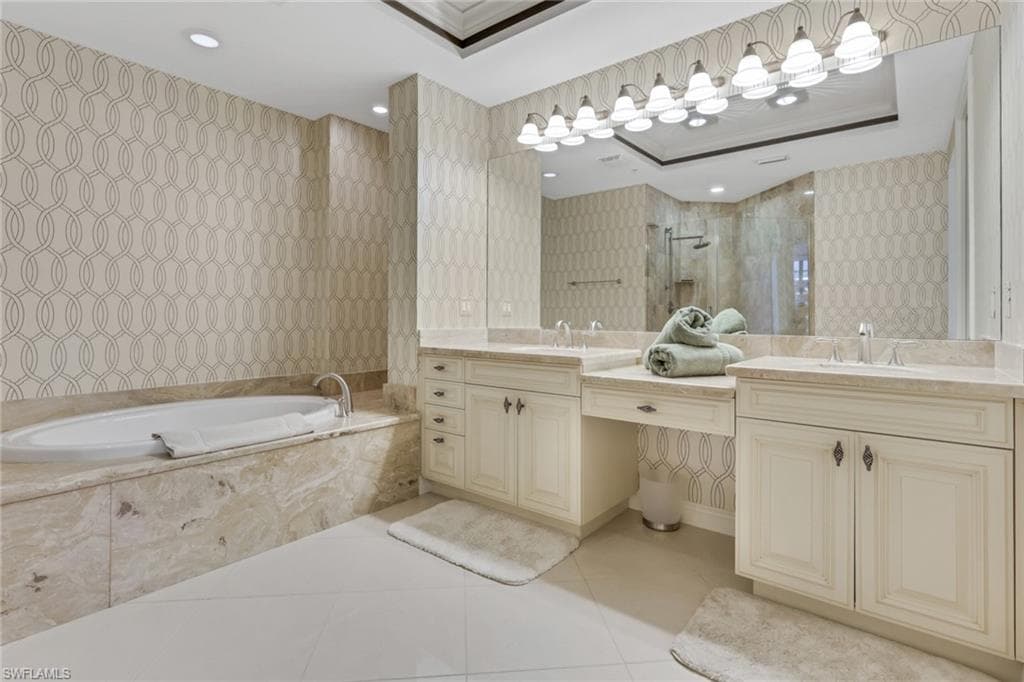 1540 5th Ave S 303d, Naples, FL 34102-14