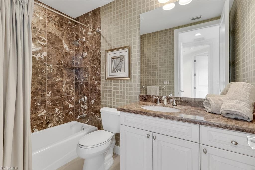 1540 5th Ave S 303d, Naples, FL 34102-16