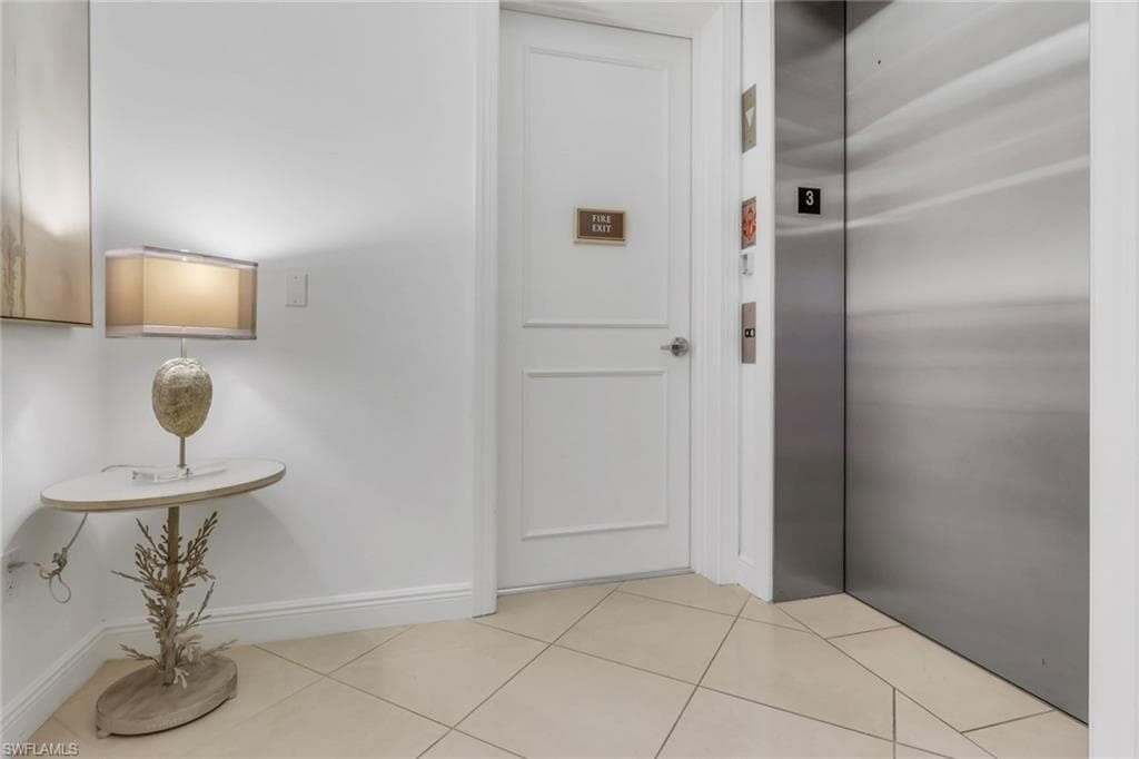 1540 5th Ave S 303d, Naples, FL 34102-24