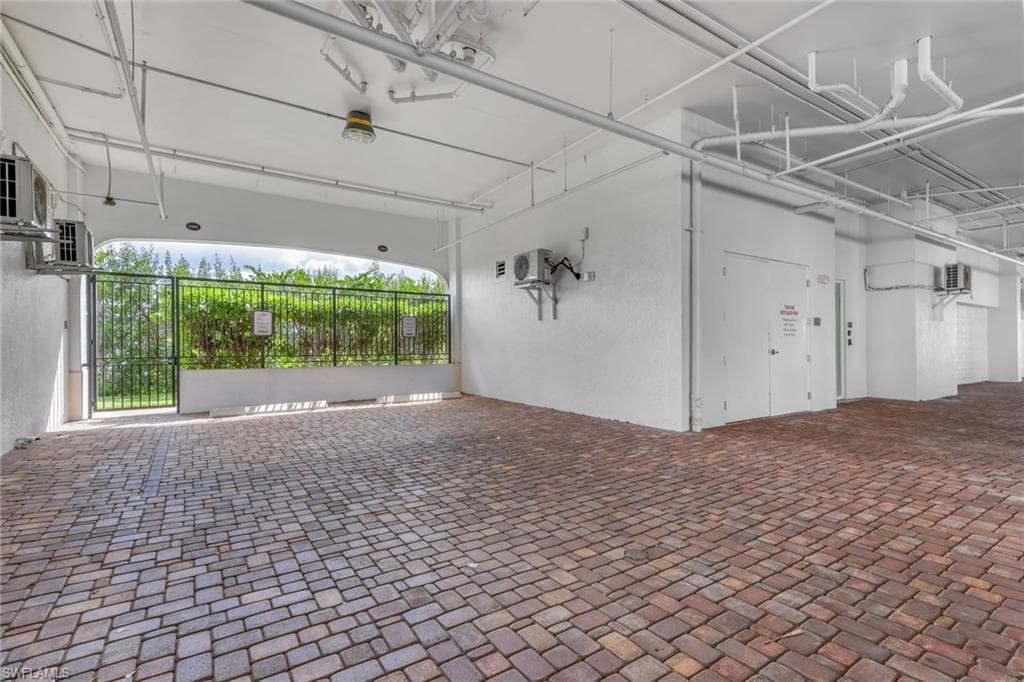 1540 5th Ave S 303d, Naples, FL 34102-25