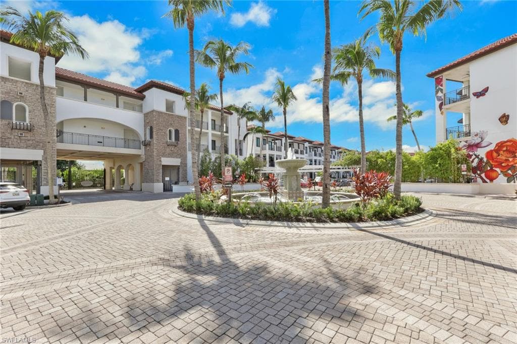 1540 5th Ave S 303d, Naples, FL 34102-26