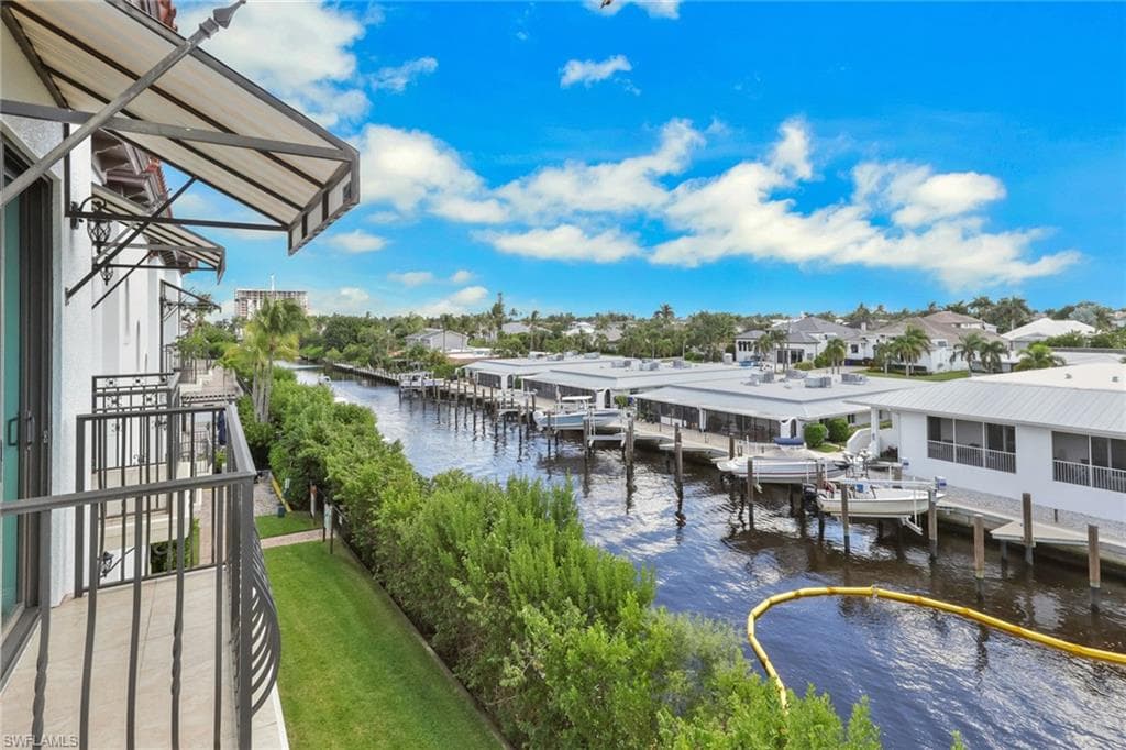 1540 5th Ave S 303d, Naples, FL 34102-29