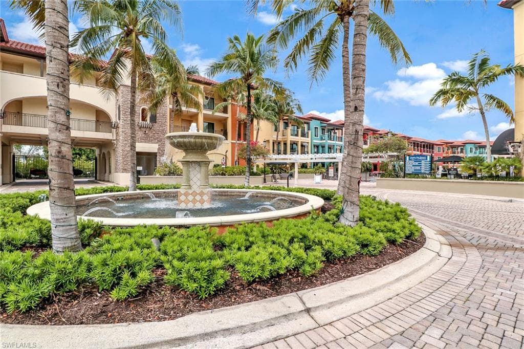 1540 5th Ave S 303d, Naples, FL 34102-32
