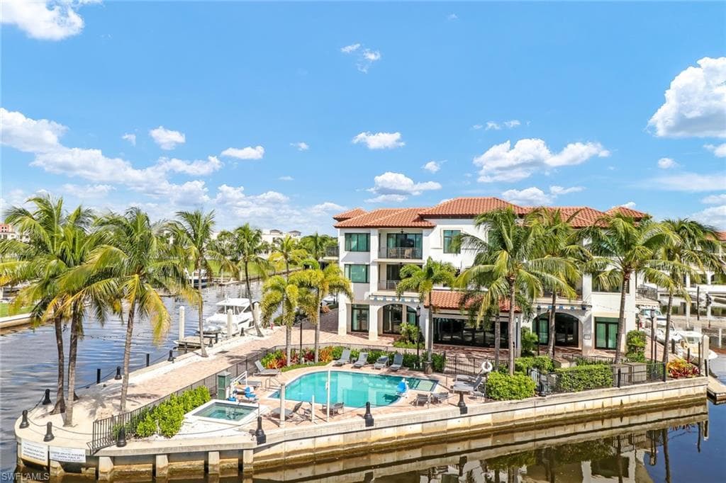 1540 5th Ave S 303d, Naples, FL 34102-33