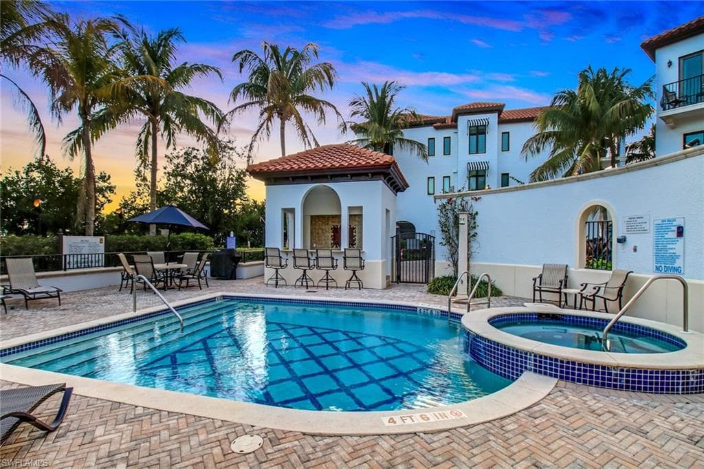 1540 5th Ave S 303d, Naples, FL 34102-34