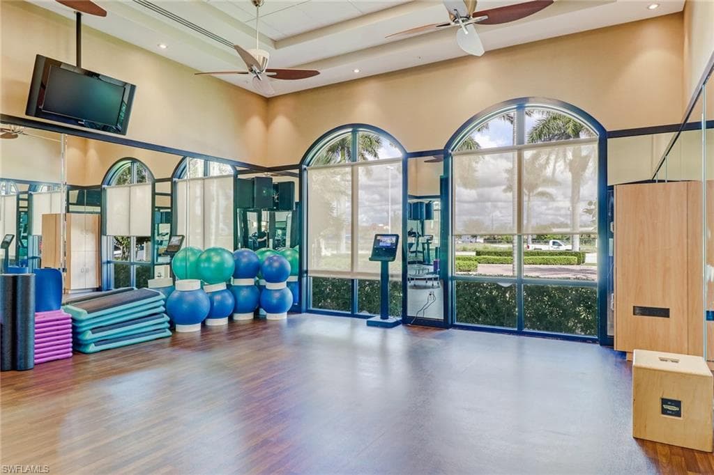 1540 5th Ave S 303d, Naples, FL 34102-41