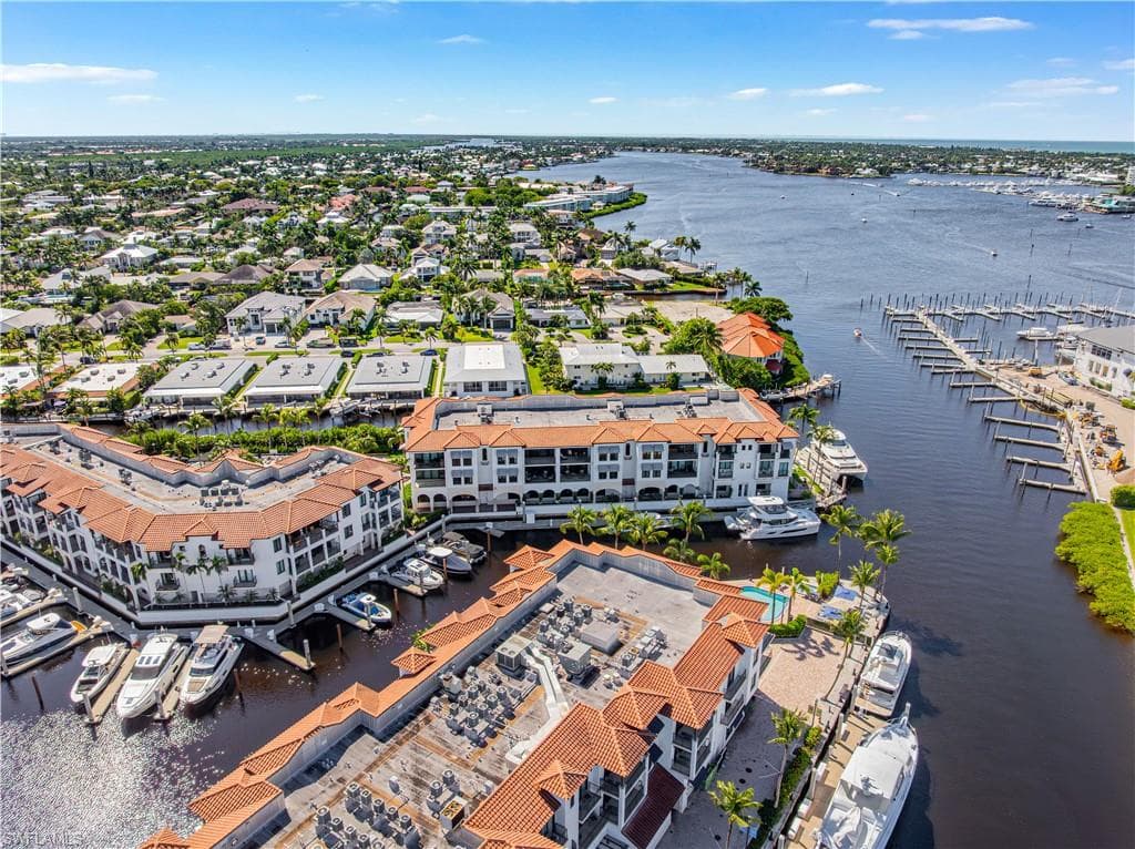1540 5th Ave S 303d, Naples, FL 34102-46