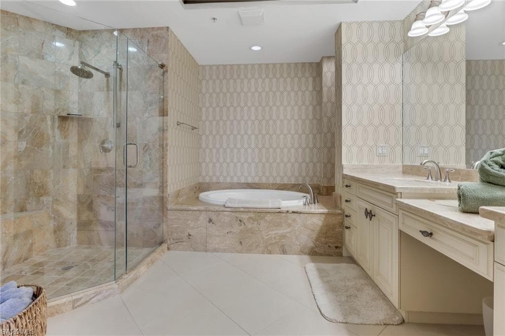 1540 5th Ave S 303d, Naples, FL 34102-6
