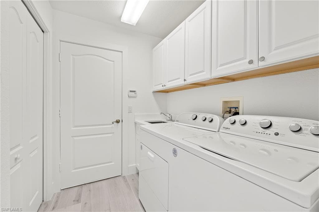 2050 Terrazzo Ln, Naples, FL 34104-20