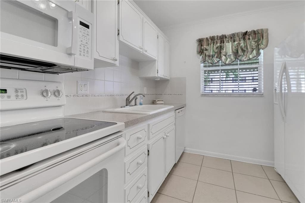7032 Cedarhurst Dr, Fort Myers, FL 33919-5