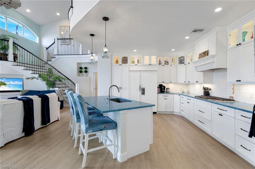 650 Rockport Ct, Marco Island, FL 34145-11