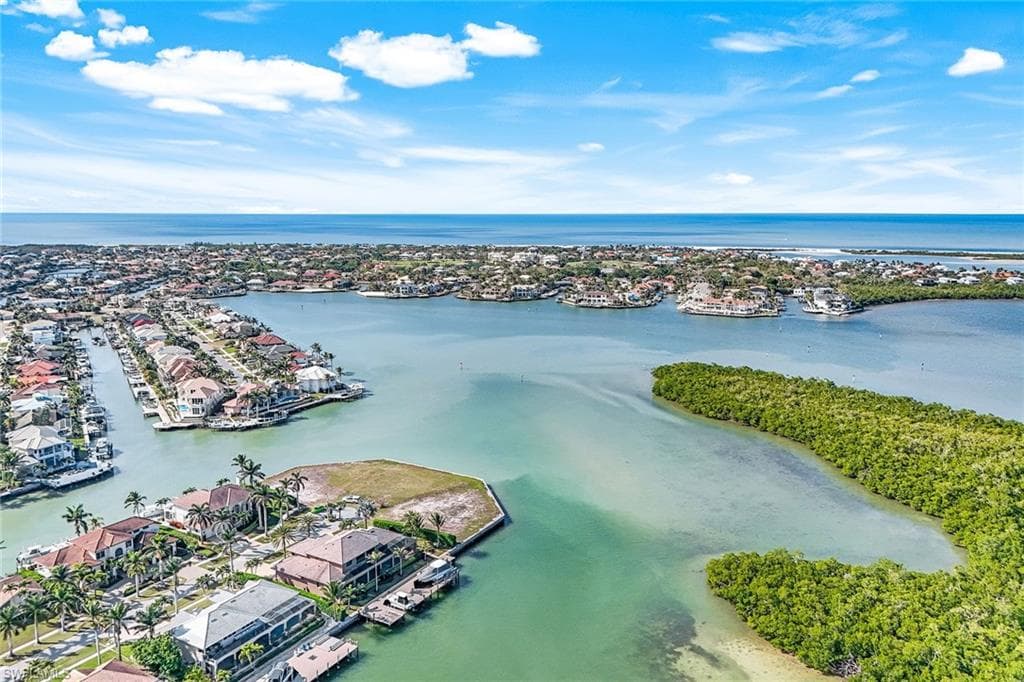 650 Rockport Ct, Marco Island, FL 34145-40
