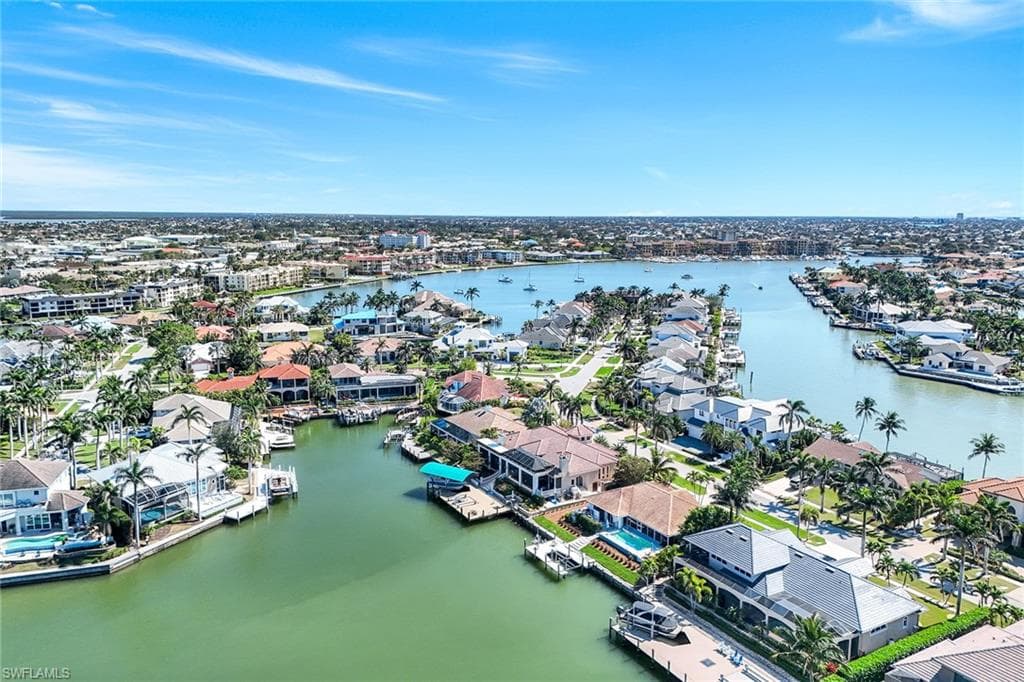 650 Rockport Ct, Marco Island, FL 34145-45