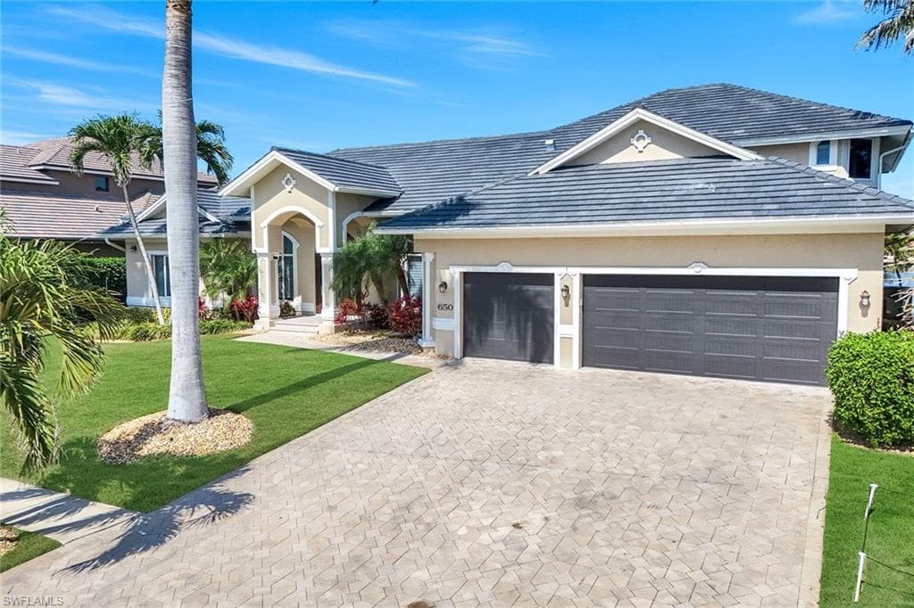 650 Rockport Ct, Marco Island, FL 34145-46