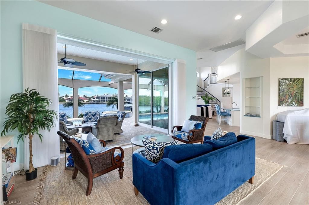 650 Rockport Ct, Marco Island, FL 34145-7