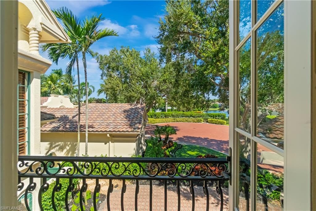 8169 Via Vecchia, Naples, FL 34108-15