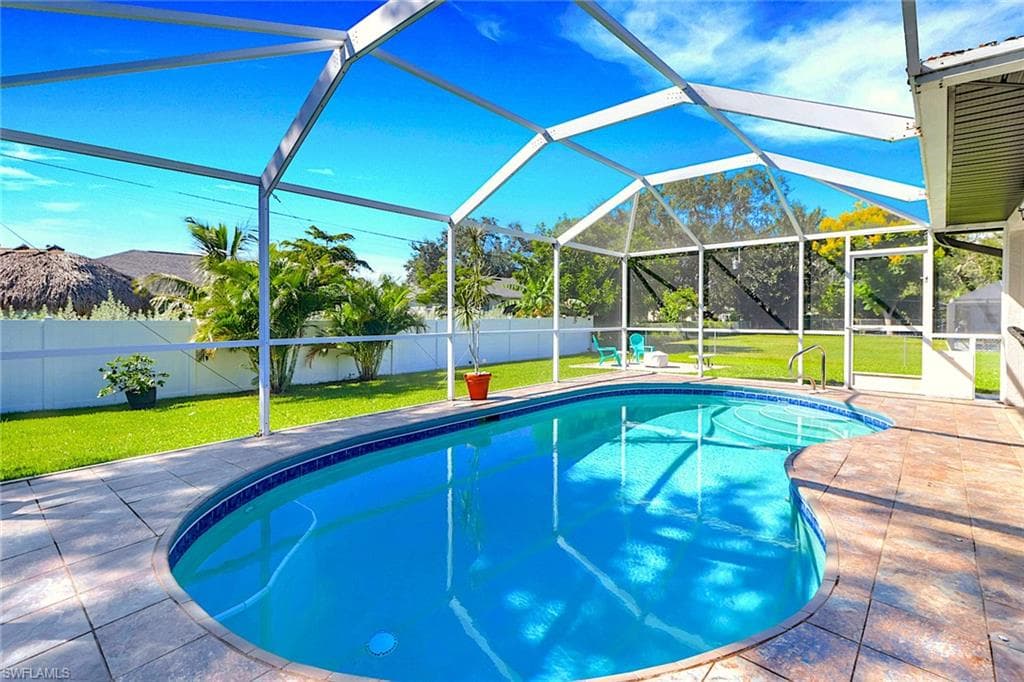 938 6th Pl, Cape Coral, FL 33991-1