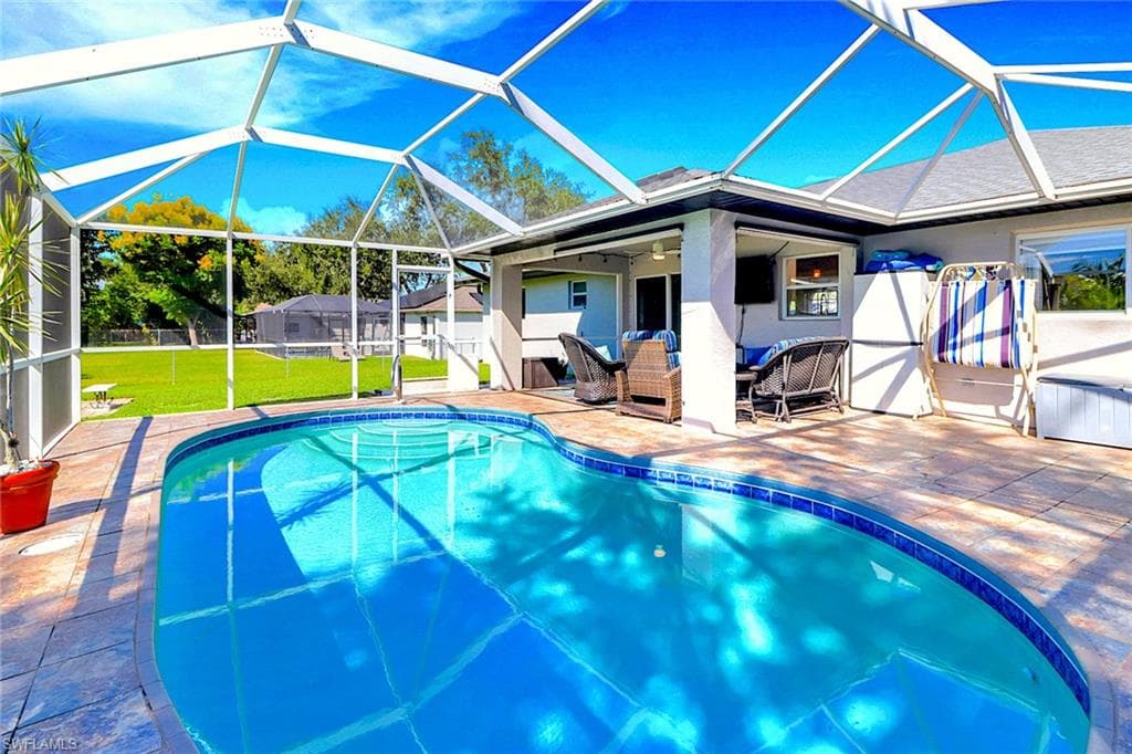 938 6th Pl, Cape Coral, FL 33991-2