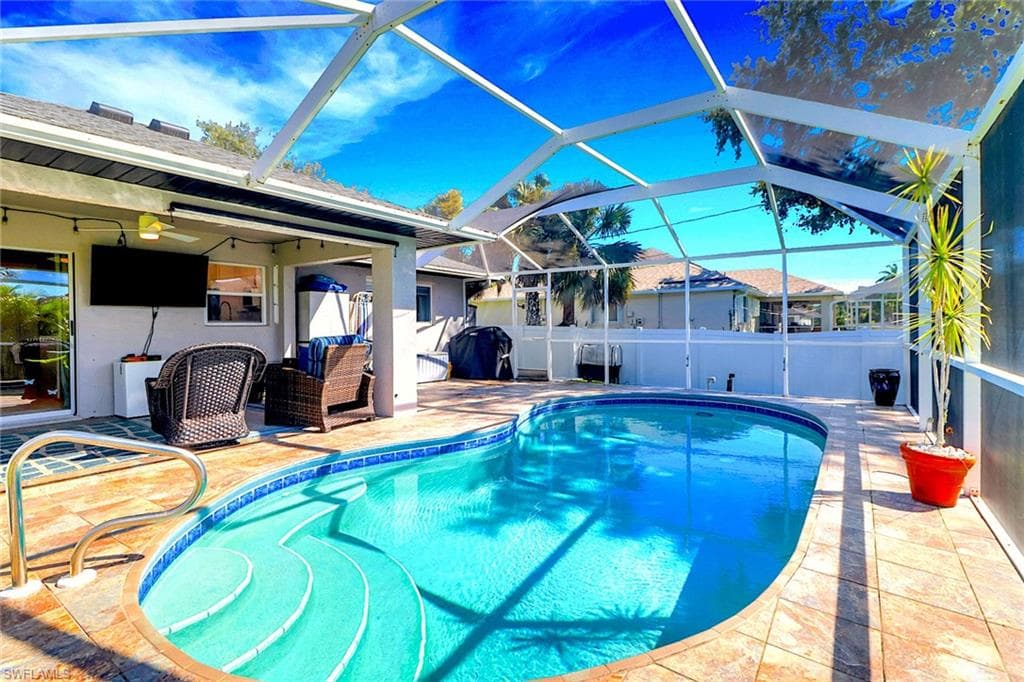 938 6th Pl, Cape Coral, FL 33991-3