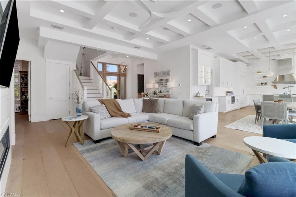 1300 Cobia Ct, Naples, FL 34102-5