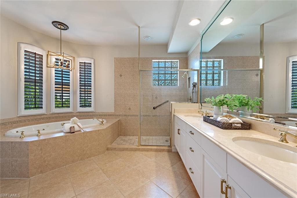 2859 Tiburon Blvd E 103, Naples, FL 34109-13