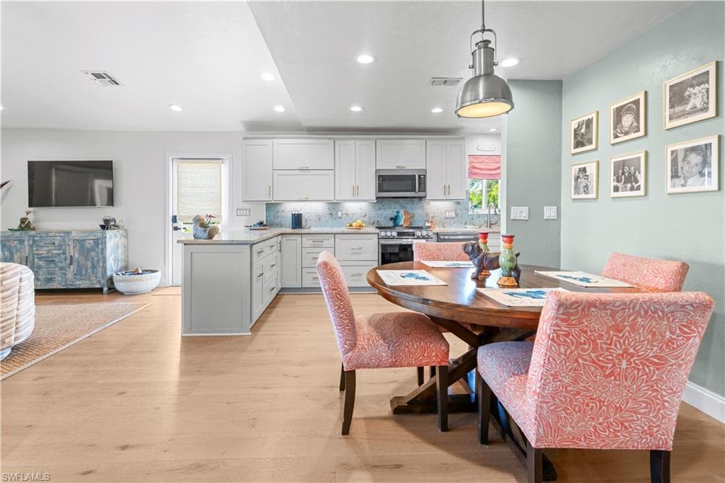 6008 Cypress Ln, Bonita Springs, FL 34134-8