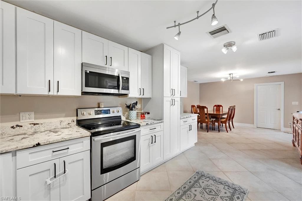 3771 11th Ave SW, Naples, FL 34117-18