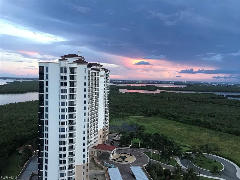 1050 Borghese Ln 204, Naples, FL 34114-2