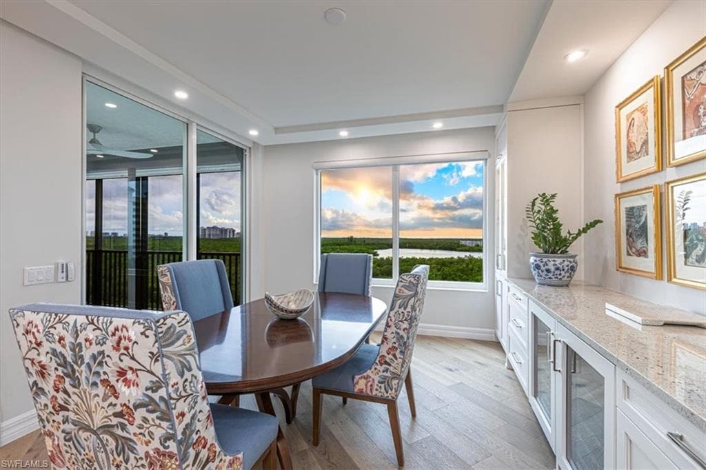445 Cove Tower Dr 903, Naples, FL 34110-13