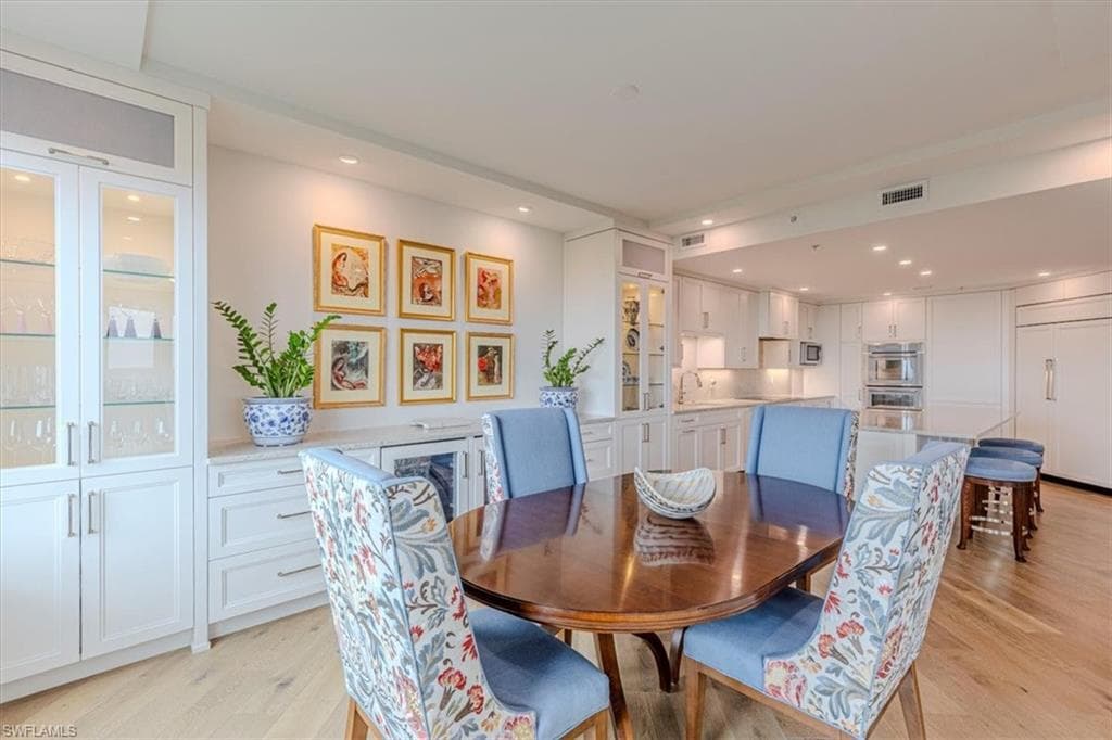 445 Cove Tower Dr 903, Naples, FL 34110-14