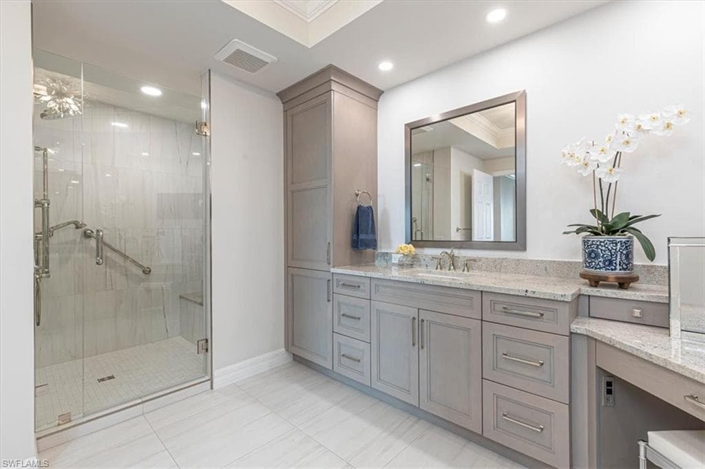 445 Cove Tower Dr 903, Naples, FL 34110-21