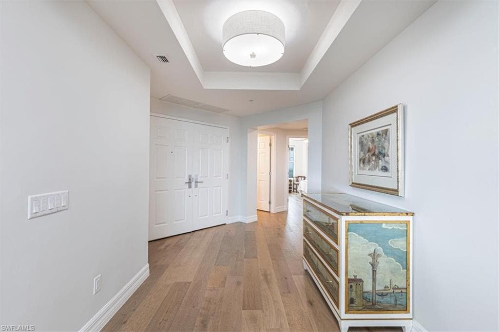 445 Cove Tower Dr 903, Naples, FL 34110-34