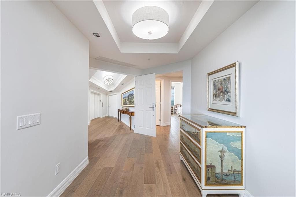 445 Cove Tower Dr 903, Naples, FL 34110-36
