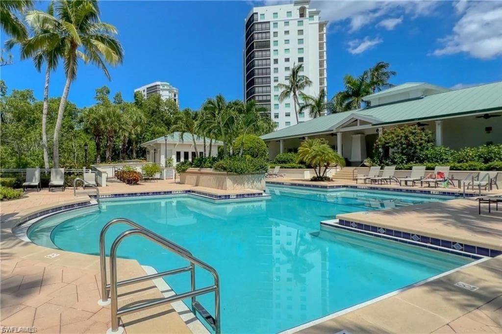 445 Cove Tower Dr 903, Naples, FL 34110-43