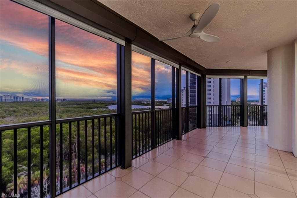 445 Cove Tower Dr 903, Naples, FL 34110-5
